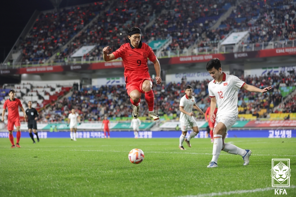 황의조(가운데) /사진=대한축구협회 제공