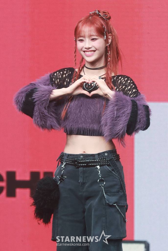 가수 츄(CHUU)가 18일 오후 서울 광진구 예스24라이브홀에서 진행된 첫 번째 미니 앨범 'Howl' 발매기념 쇼케이스에서 포즈를 취하고 있다. 아번 앨범에는 동명의 타이틀곡 'Howl'을 비롯래 'Underwater', 'My Palace', 'Aliens', 'Hitchhiker' 등 총 5곡이 수록됐다. /2023.10.18 /사진=이동훈