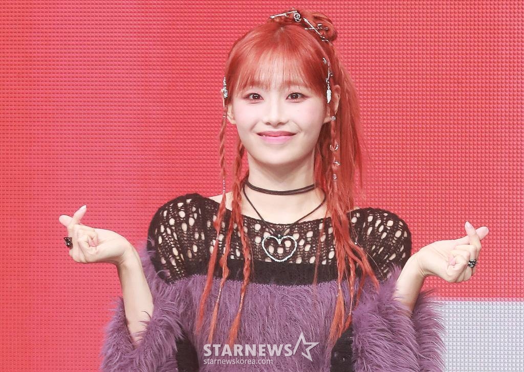 가수 츄(CHUU)가 18일 오후 서울 광진구 예스24라이브홀에서 진행된 첫 번째 미니 앨범 'Howl' 발매기념 쇼케이스에서 포즈를 취하고 있다. 아번 앨범에는 동명의 타이틀곡 'Howl'을 비롯래 'Underwater', 'My Palace', 'Aliens', 'Hitchhiker' 등 총 5곡이 수록됐다. /2023.10.18 /사진=이동훈
