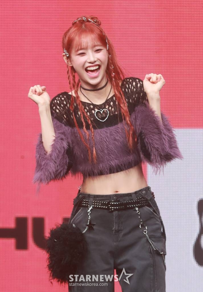 가수 츄(CHUU)가 18일 오후 서울 광진구 예스24라이브홀에서 진행된 첫 번째 미니 앨범 'Howl' 발매기념 쇼케이스에서 포즈를 취하고 있다. 아번 앨범에는 동명의 타이틀곡 'Howl'을 비롯래 'Underwater', 'My Palace', 'Aliens', 'Hitchhiker' 등 총 5곡이 수록됐다. /2023.10.18 /사진=이동훈