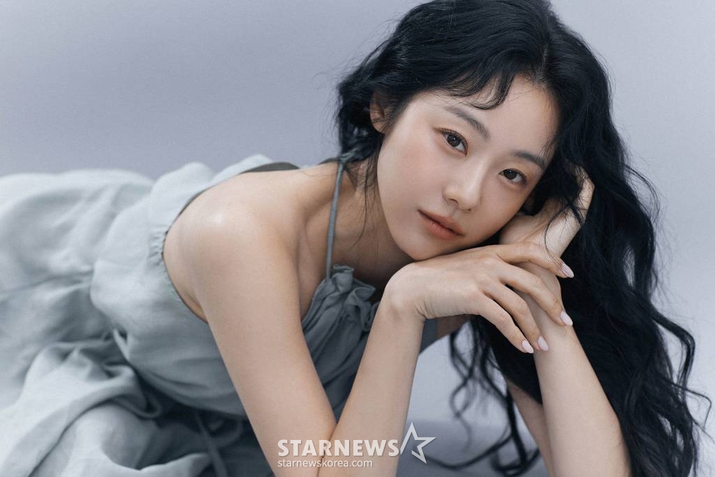 넷플릭스 예능 '데블스플랜'에 출연한 배우 이시원이 19일 진행된 인터뷰를 위해 포즈를 취하고 있다. /사진제공=이엘미디어 2023.10.19 /사진=이동훈