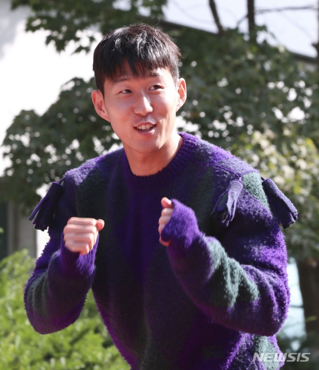 손흥민이 9일 경기 파주 축구국가대표트레이닝센터(NFC)에 입소하고 있다. /사진=뉴시스
