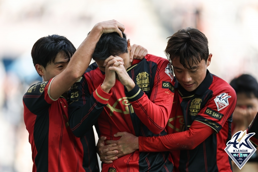 결승골을 넣고 기뻐하는 지동원(가운데). /사진=한국프로축구연맹