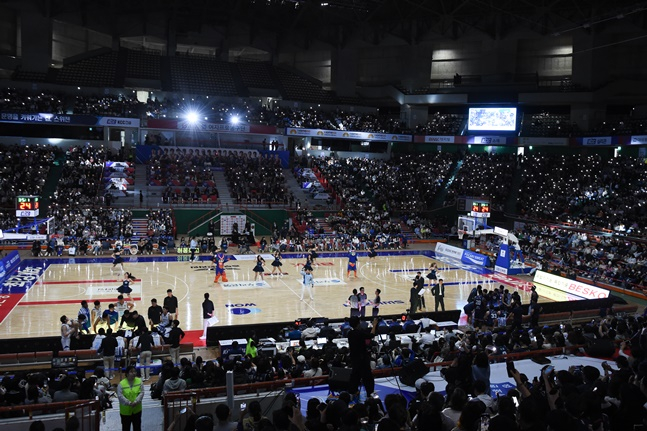 많은 관중이 찾은 고양 소노의 홈 개막전. /사진=KBL