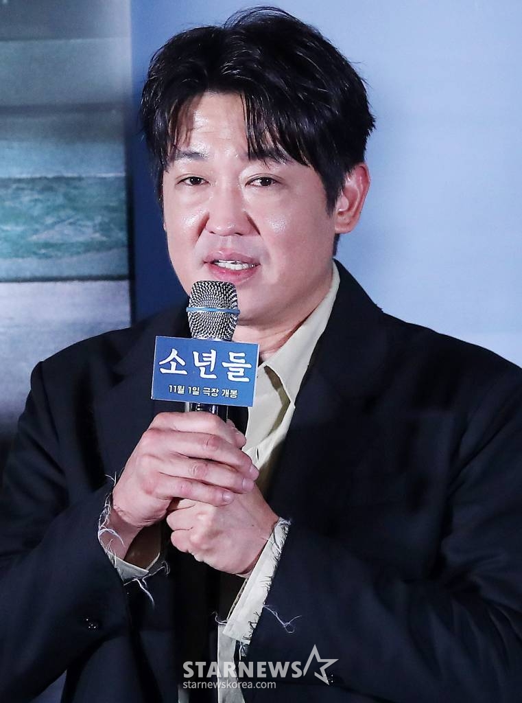 배우 허성태가 23일 오후 서울 용산구 CGV용산아이파크몰에서 진행된 영화 '소년들' 언론시사회 및 기자간담회에 참석해 인사말을 하고 있다. '소년들'은 지방 소읍의 한 슈퍼에서 발생한 강도치사사건의 범인으로 지목된 소년들과 사건의 재수사에 나선 형사, 그리고 그들을 둘러싼 사람들의 이야기다. 11월 1일 개봉. 2023.10.23 /사진=김창현