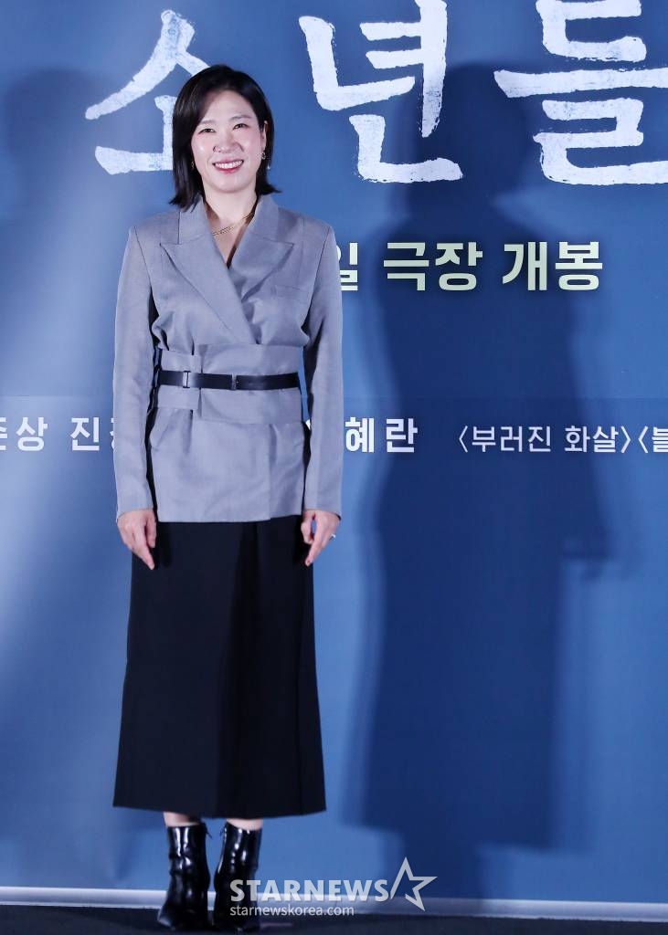 배우 염혜란이 23일 오후 서울 용산구 CGV용산아이파크몰에서 진행된 영화 '소년들' 언론시사회 및 기자간담회에 참석해 포즈를 취하고 있다. '소년들'은 지방 소읍의 한 슈퍼에서 발생한 강도치사사건의 범인으로 지목된 소년들과 사건의 재수사에 나선 형사, 그리고 그들을 둘러싼 사람들의 이야기다. 11월 1일 개봉. 2023.10.23 /사진=김창현