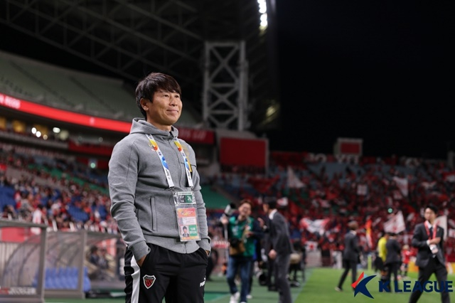 김기동 포항 감독이 경기를 지켜보고 있다. /사진=한국프로축구연맹 제공