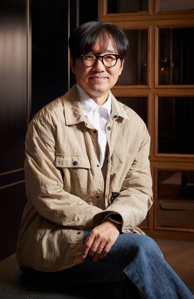 영화 '오픈 더 도어'의 장항준 감독이 25일 진행된 인터뷰를 위해 포즈를 취하고 있다. '오픈 더 도어'는 미국 뉴저지 한인 세탁소 살인 사건 이후 7년, 비밀의 문을 열어버린 한 가족의 숨겨진 진실을 그린 미스터리 심리 스릴러다. /사진제공=컨텐츠랩비보 2023.10.25 /사진=이동훈