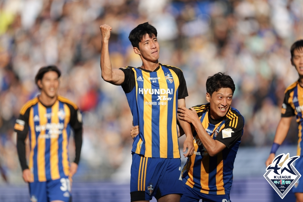 김민혁(가운데). /사진=한국프로축구연맹