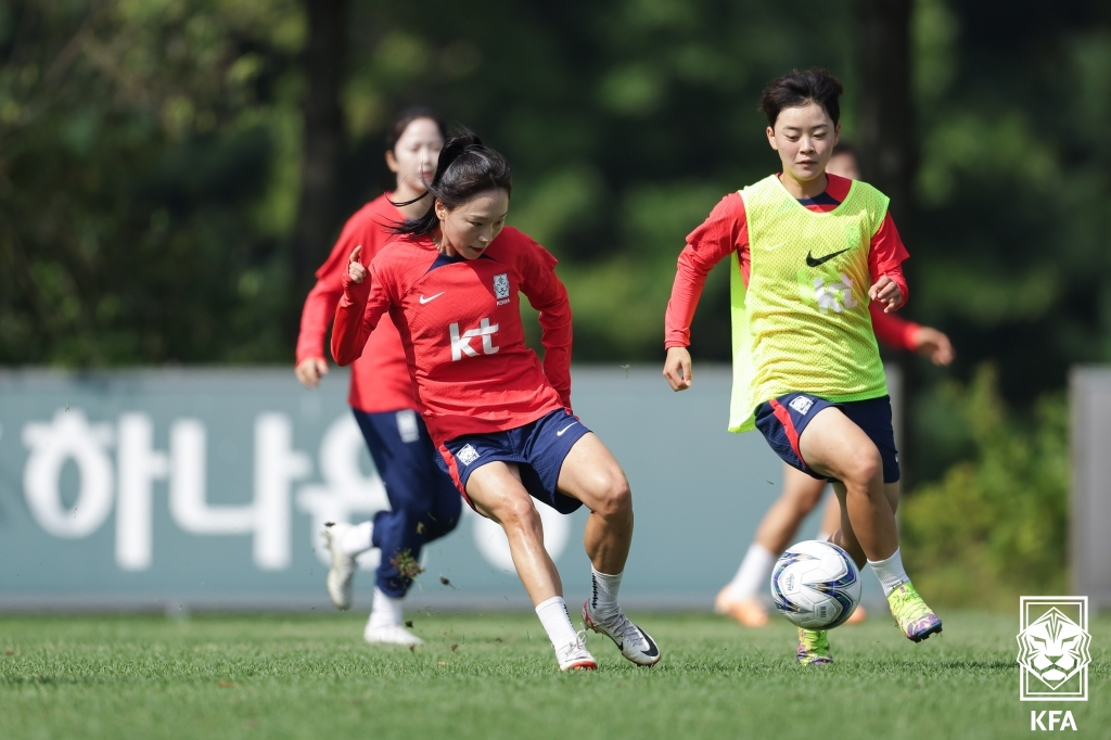 장슬기(가운데). /사진=대한축구협회