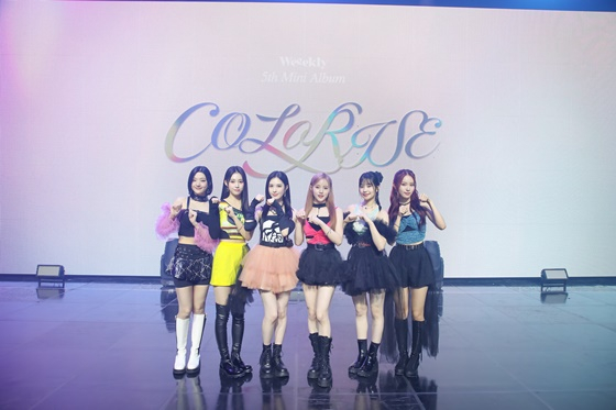 위클리/사진=IST엔터테인먼트