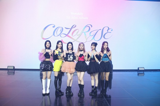 위클리/사진=IST엔터테인먼트