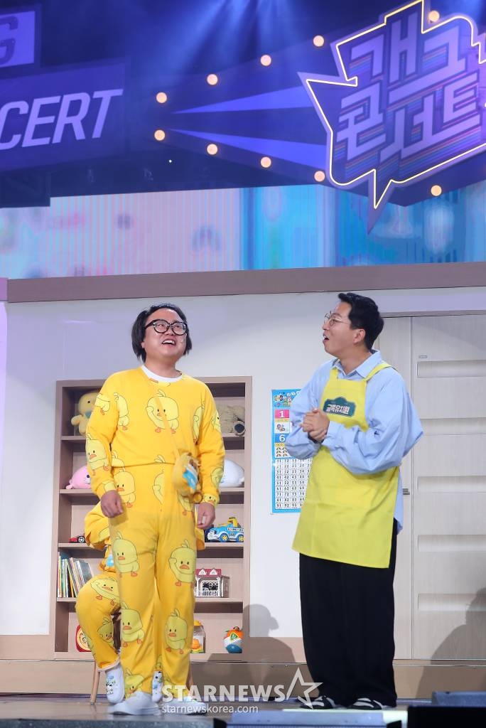 코미디언 홍현호, 정범균이 1일 오후 서울 영등포구 여의도동 KBS 별관에서 진행된 '개그콘서트' 제작발표회에서 '금쪽 유치원' 코너를 시연하고 있다. /사진=김창현