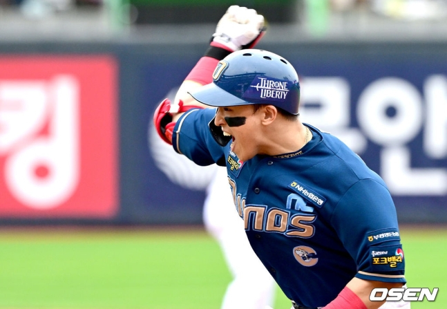 NC 손아섭이 5일 수원 케이티 위즈 파크에서 열린 2023 KBO 플레이오프 5차전에서 5회 1타점 적시타를 터트린 후 기뻐하고 있다.