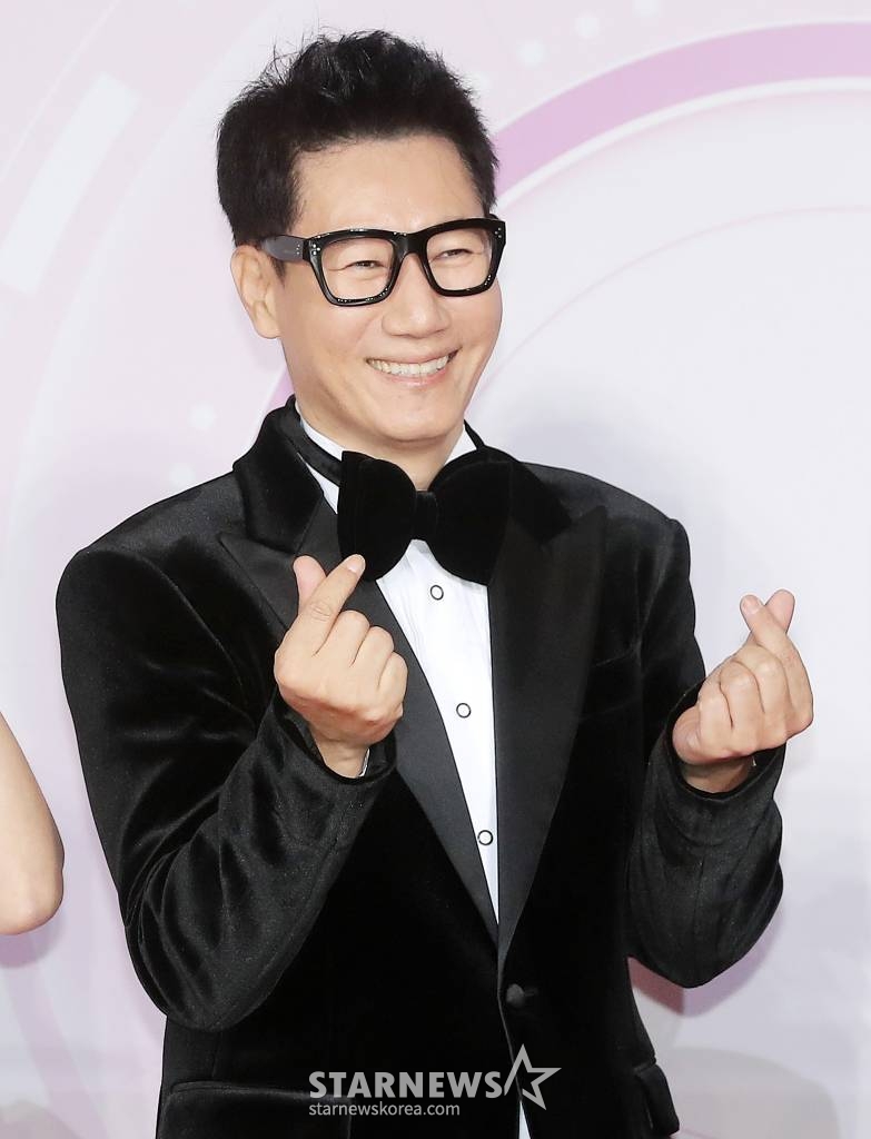 '런닝맨' 지석진이 17일 오후 서울 마포구 상암동 SBS프리즘타워에서 진행된 '2022 SBS 연예대상'에 참석해 포즈를 취하고 있다. 2022.12.17 /사진=김창현 기자 chmt@