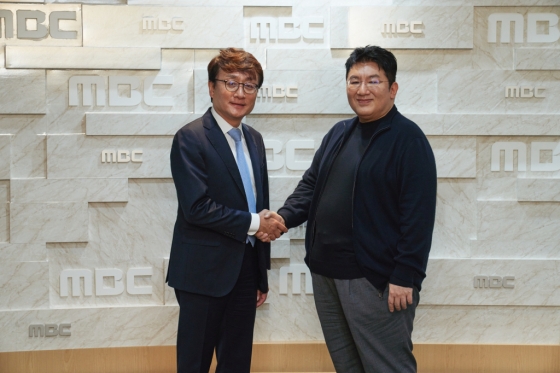 MBC 안형준 사장(왼쪽)과 하이브 방시혁 의장 /사진제공=MBC