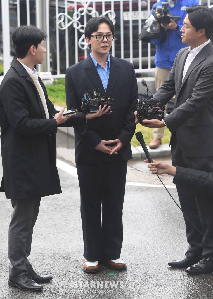 마약 투약 혐의를 받고 있는 가수 지드래곤(35·본명 권지용)이 6일 오후 인천 남동구 인천논현경찰서에서 조사를 받기 위해 출석하고 있다. /사진=머니S 장동규 기자