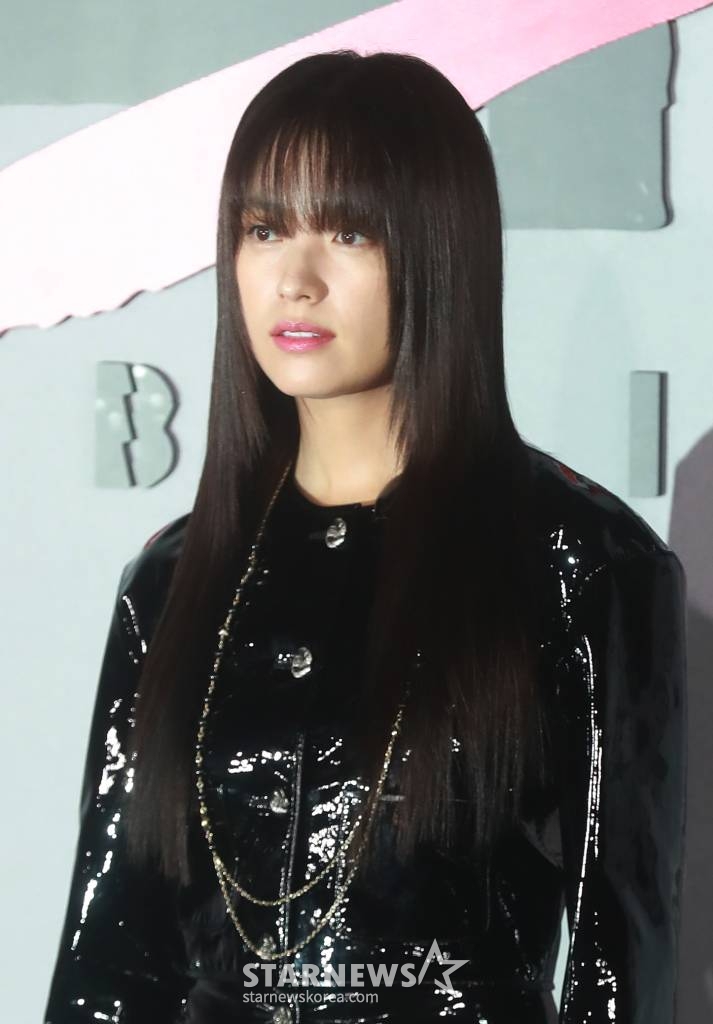 배우 한효주가 14일 오전 서울 CGV용산아이파크몰에서 진행된 넷플릭스 영화 '독전2'(감독 백종열) 제작발표회에 참석해 포즈를 취하고 있다. 용산역에서 벌인 지독한 혈투 이후, 여전히 이선생을 쫓는 원호(조진웅 분)와 사라진 락(오승훈 분), 다시 나타난 브라이언(차승원 분)과 사태 수습을 위해 중국에서 온 큰칼(한효주)의 독한 전쟁을 그린 범죄 액션 영화 '독전2'는 오는 17일 공개된다. /2023.11.14 /사진=이동훈