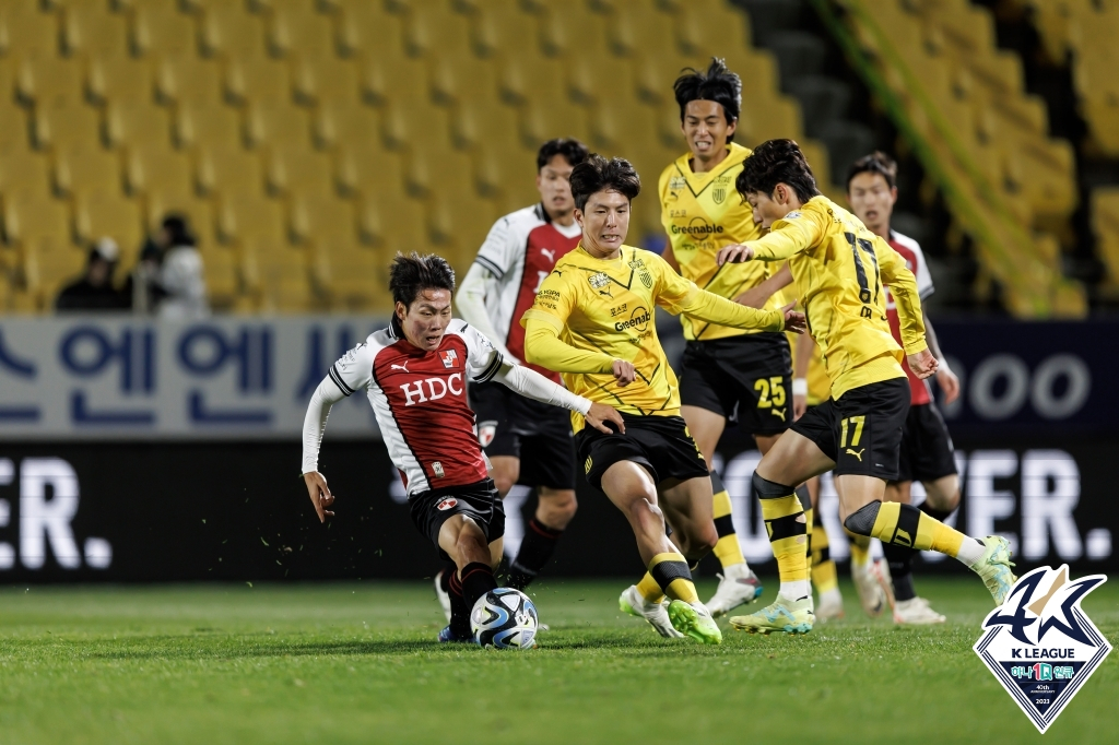 전남 드래곤즈-부산 아이파크 경기 모습. /사진=한국프로축구연맹
