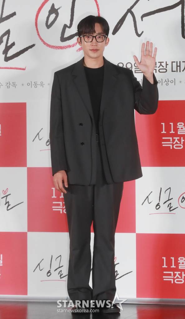 배우 이상이가 14일 오후 서울 광진구 롯데시네마 건대입구점에서 진행된 영화 '싱글 인 서울'(감독 박범수) 언론시사회에 참석해 포즈를 취하고 있다. 혼자가 좋은 파워 인플루언서 영호(이동욱)와 혼자는 싫은 출판사 편집장 현진(임수정)이 싱글 라이프에 관한 책을 만들면서 벌어지는 이야기를 그린 웰메이드 현실 공감 로맨스 '싱글 인 서울'은 오는 29일 개봉한다. /2023.11.14 /사진=이동훈