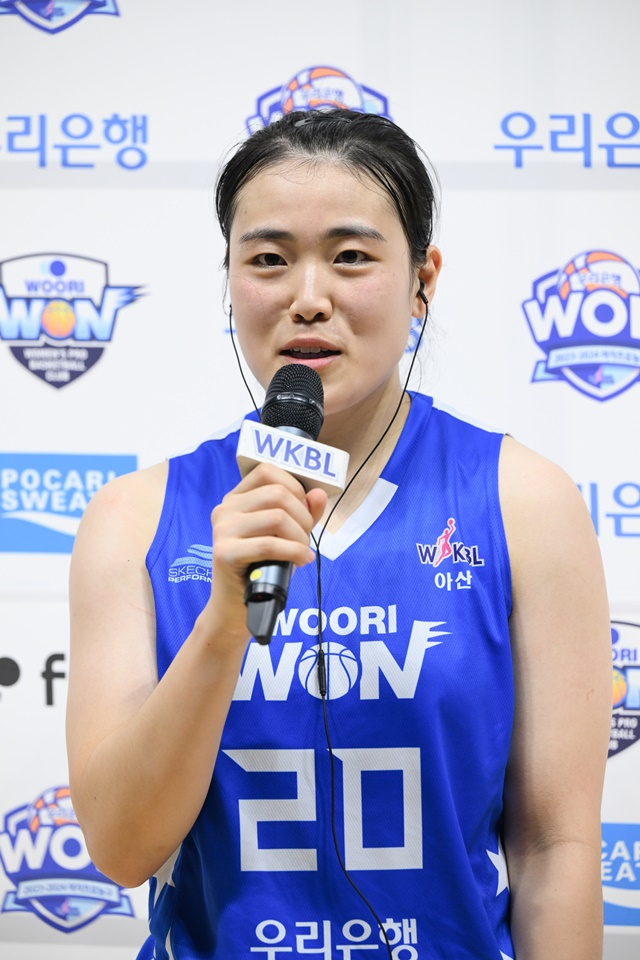 인터뷰하는 이명관. /사진=WKBL 제공