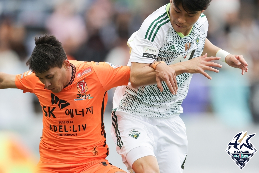 박진섭(오른쪽). /사진=한국프로축구연맹 제공