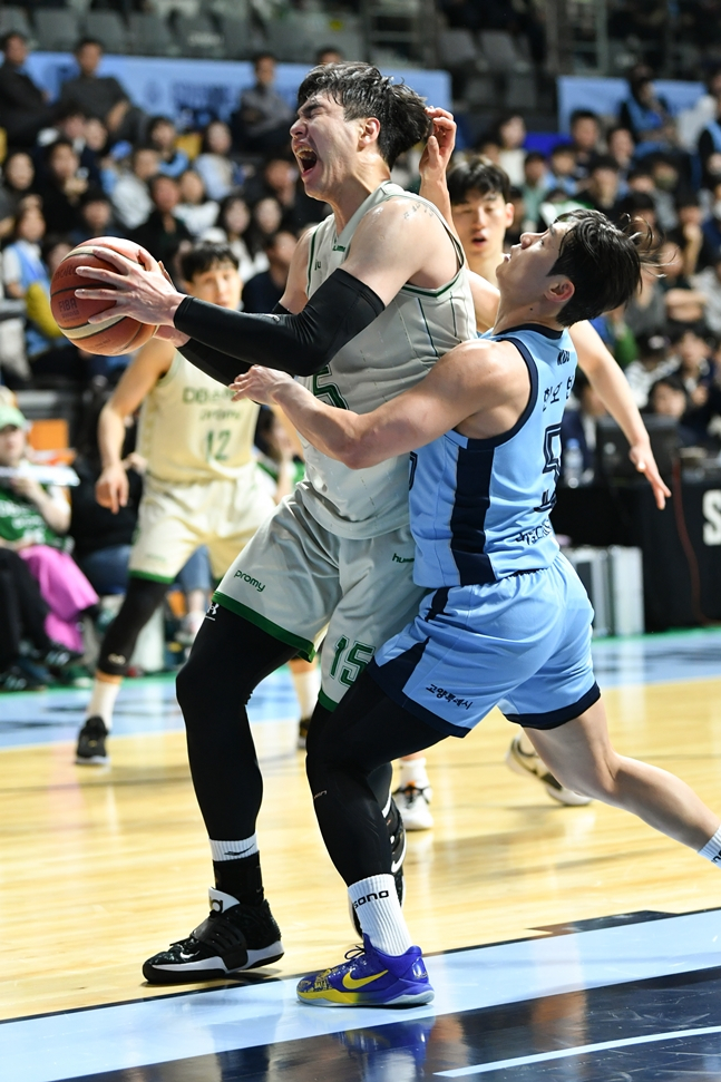 김종규(왼쪽). /사진=KBL 제공