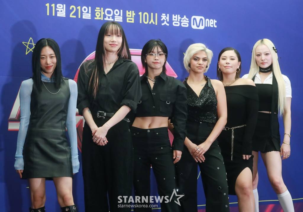 안무가 리아킴, 바다, 아이키, 커스틴, 가비, 펑키와이가 21일 오전 서울 마포구 상암동 스탠포드 호텔에서 진행된 엠넷 '스트릿댄스 걸스 파이터2' 제작발표회에 참석해 포즈를 취하고 있다. 전 세계 30여개국의 해외 10대 댄서들이 지원한 '스트릿댄스 걸스 파이터2'는 오늘(21일) 첫 방송된다. /2023.11.21 /사진=이동훈