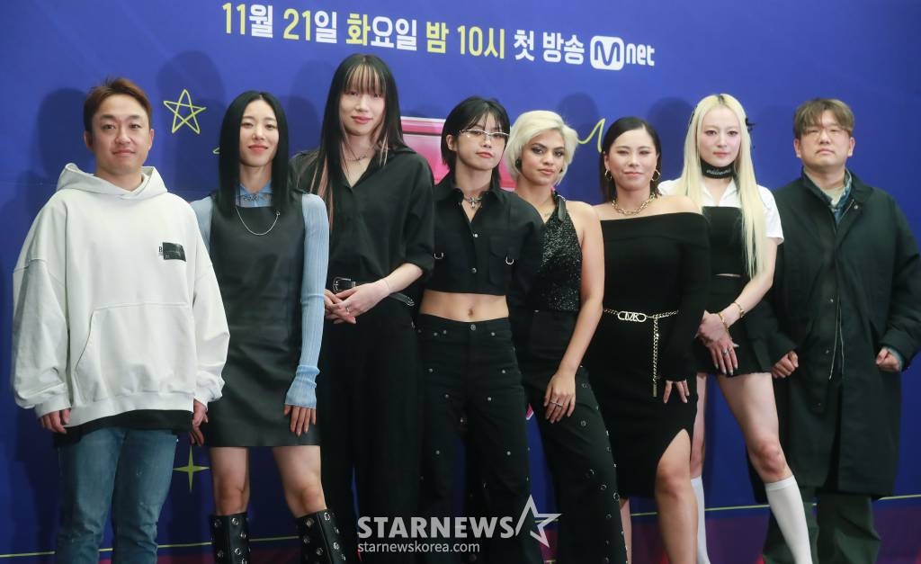 정경욱 PD, 안무가 리아킴, 바다, 아이키, 커스틴, 가비, 펑키와이, 황성호 PD가 21일 오전 서울 마포구 상암동 스탠포드 호텔에서 진행된 엠넷 '스트릿댄스 걸스 파이터2' 제작발표회에 참석해 포즈를 취하고 있다. 전 세계 30여개국의 해외 10대 댄서들이 지원한 '스트릿댄스 걸스 파이터2'는 오늘(21일) 첫 방송된다. /2023.11.21 /사진=이동훈