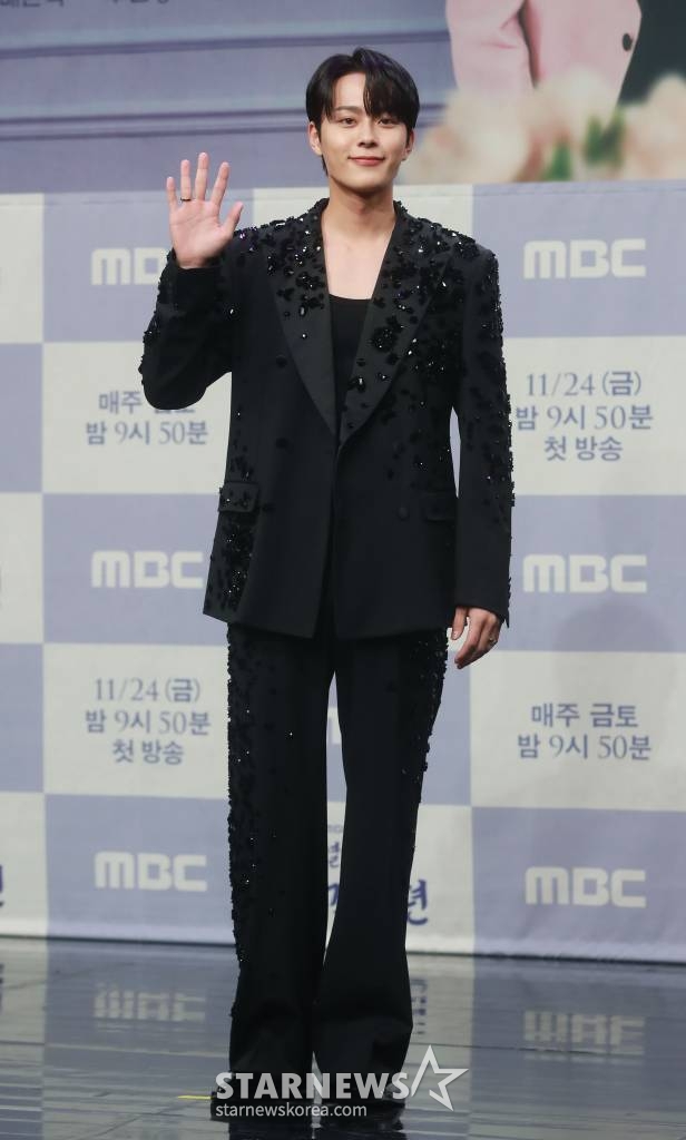 배우 유선호가 22일 오후 서울 마포구 상암동 MBC에서 진행된 금토드라마 '열녀박씨 계약결혼뎐' 제작발표회에 참석해 포즈를 취하고 있다. 죽음을 뛰어넘어 2023년 대한민국에 당도한 19세기 욕망 유교걸 박연우와 21세기 무감정끝판왕 강태하의 금쪽같은 계약결혼 스토리 '열녀박씨 계약결혼뎐'은 오는 24일 첫 방송된다. /2023.11.22 /사진=이동훈
