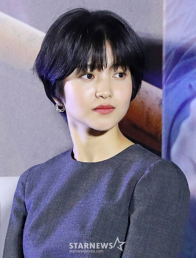 배우 김태리가 22일 오전 서울 용산구 아이파크몰 CGV에서 진행된 영화 '외계+인 2부' 제작보고회에서 미모를 뽐내고 있다.  '외계+인 2부'는 치열한 신검 쟁탈전 속 숨겨진 비밀이 밝혀지는 가운데 현재로 돌아가 모두를 구하려는 인간과 도사들의 이야기를 그린 영화다. 2024년 1월 개봉 예정. 2023.11.22 /사진=김창현