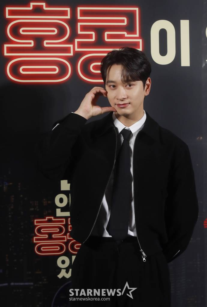 배우 황찬성이 23일 오전 서울 CGV용산아이파크몰에서 진행된 글로벌 프로젝트 '홍콩 인 렌즈'(Hong Kong in the Lens)의 한국편 '내 안에 홍콩이 있다'(감독 강윤성) 쇼케이스에 참석해 포즈를 취하고 있다. '홍콩 인 렌즈'는 한국을 비롯해 태국, 필리핀 등 아시아 3개국의 국가대표 감독들이 영화의 도시 홍콩을 모티브로 한 단편 영화를 만드는 프로젝트다. /2023.11.23 /사진=이동훈