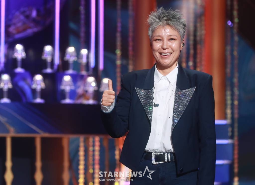 가수 이은미가 23일 오후 서울 여의도 KBS 신관에서 진행된 2TV 예능 '골든걸스' 쇼케이스에서 포즈를 취하고 있다. /2023.11.23 /사진=이동훈