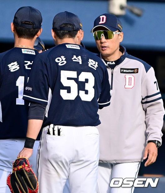 두산 이승엽 감독(오른쪽)과 양석환.