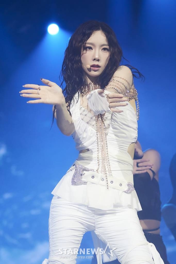 가수 태연이 4일 오후 서울 올림픽공원 KSPO DOME에서 진행된 다섯 번째 단독 콘서트 '디 오드 오브 러브'(The ODD Of LOVE)에서 멋진 공연을 펼치고 있다. /사진제공=SM엔터테인먼트 2023.06.04 /사진=이동훈 기자 photoguy@