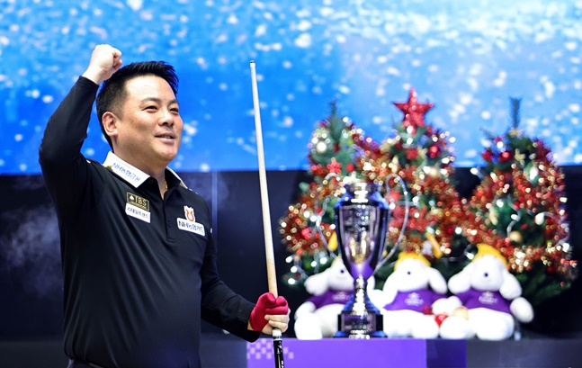 우승 후 주먹을 불끈쥐고 있는 조재호. /사진=PBA 투어