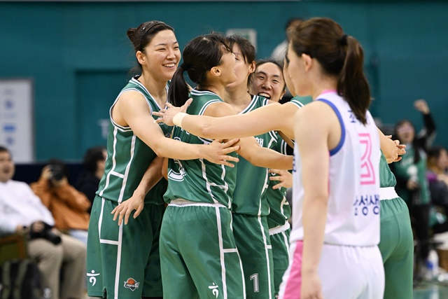 부천 하나원큐 선수들. /사진=WKBL 제공