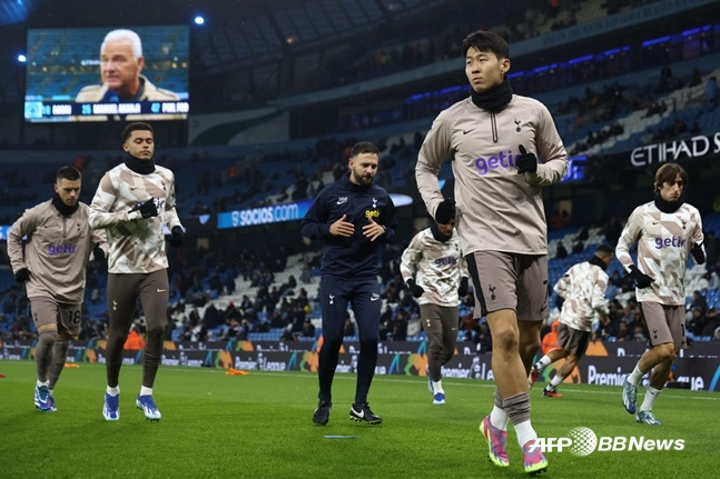 경기 전 몸을 푸는 손흥민. /AFPBBNews=뉴스1