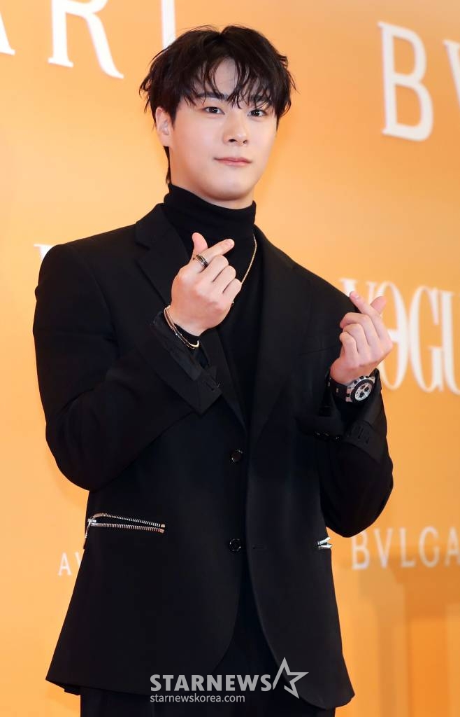 그룹 아스트로 문빈이 18일 오후 서울 강동구 워커힐 호텔에서 열린 '보그와 함께하는 불가리 오로라 어워즈'에 참석해 포즈를 취하고 있다. 2022.10.18 /사진=임성균 기자 tjdrbs23@