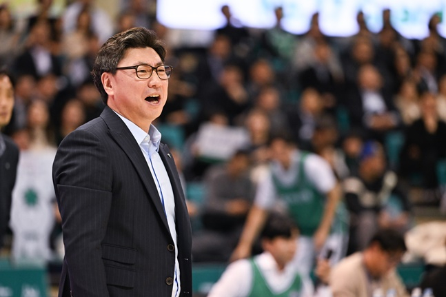 하나원큐 김도완 감독. /사진=WKBL