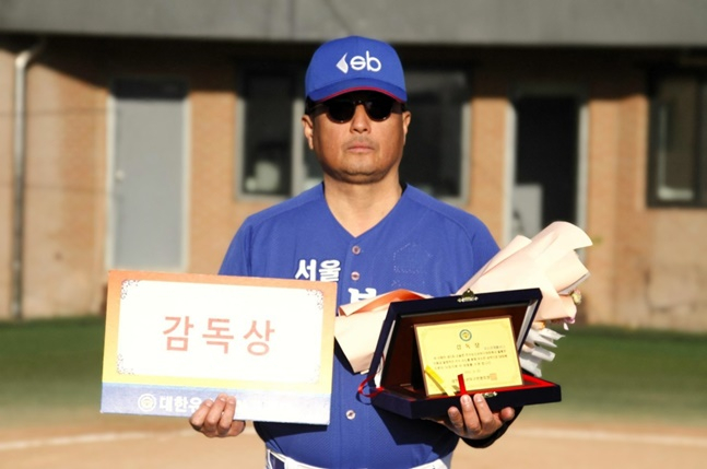 감독상을 받은 황윤제 서울 성북구유소년야구단 감독. /사진=대한유소년야구연맹