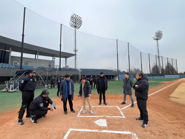 KBO 심판위원회의 피치클락-ABS 적응훈련 모습./사진=KBO