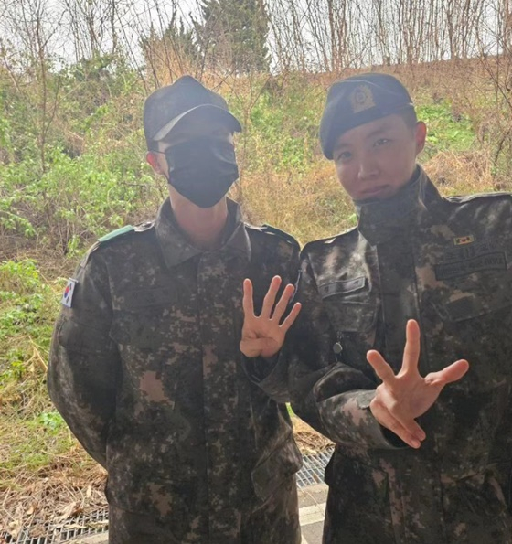 방탄소년단 진(왼쪽), 제이홉/사진=진