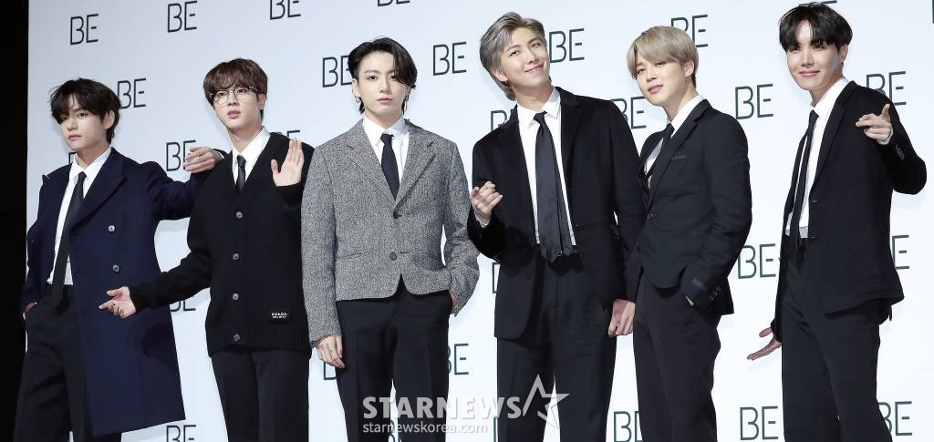 그룹 방탄소년단(BTS)이 20일 오전 서울 중구 동대문디자인플라자에서 열린 새 앨범 'BE (Deluxe Edition)' 발매 기념 글로벌 기자간담회에서 포즈를 취하고 있다.'BE'는 지금까지 방탄소년단이 선보인 정규 시리즈 앨범과는 다른 형태의 앨범. 타이틀 곡 'Life Goes On'을 비롯해 '내 방을 여행하는 법', 'Blue & Grey', 'Skit', '잠시', '병', 'Stay', 'Dynamite' 등 총 8개 트랙이 수록된다. /사진=김창현 기자 chmt@