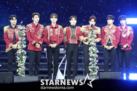 그룹 킹덤이 14일 필리핀 아레나에서 열린 '2023 아시아 아티스트 어워즈 인 필리핀'(2023 Asia Artist Awards IN THE PHILIPPINES, 이하 '2023 AAA')에서 'AAA 뉴웨이브 상'을 수상하고 소감을 말하고 있다. '2023 AAA'는 스타뉴스가 주최하고 Asia Artist Awards 조직위원회, TONZ 엔터테인먼트, PULP Live World가 공동 주관한다. 그룹 아이브(IVE) 장원영, 가수 강다니엘, 그룹 제로베이스원 성한빈이 MC를 맡았다. 2023.12.14/사진=임성균 기자