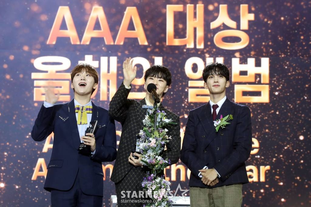 그룹 세븐틴이 14일 필리핀 아레나에서 열린 '2023 아시아 아티스트 어워즈 인 필리핀'(2023 Asia Artist Awards IN THE PHILIPPINES, 이하 '2023 AAA')에서 'AAA대상-올해의 앨범 상'을 수상하고 소감을 말하고 있다. '2023 AAA'는 스타뉴스가 주최하고 Asia Artist Awards 조직위원회, TONZ 엔터테인먼트, PULP Live World가 공동 주관한다. 그룹 아이브(IVE) 장원영, 가수 강다니엘, 그룹 제로베이스원 성한빈이 MC를 맡았다. 2023.12.14 /사진=임성균