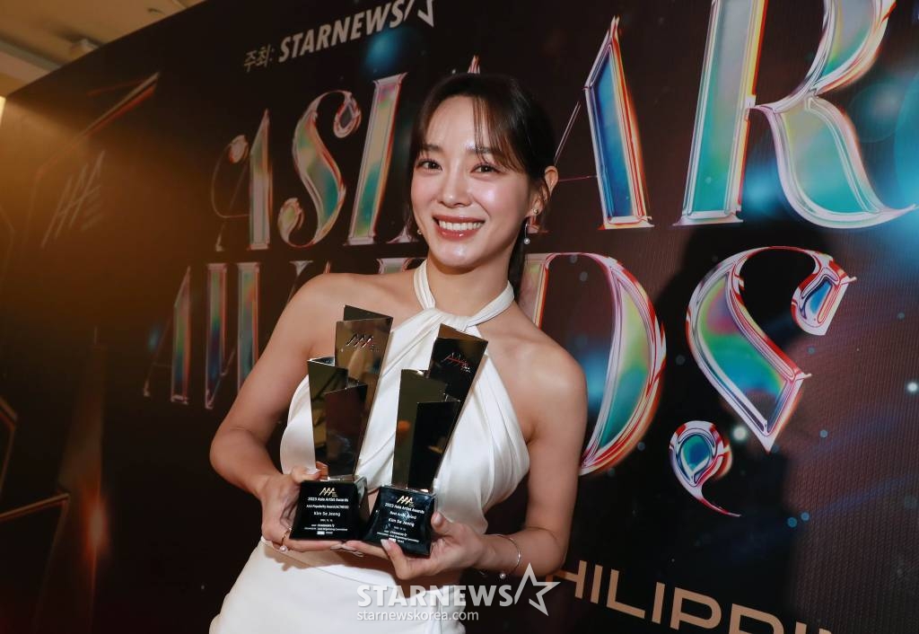 배우 김세정이 14일 필리핀 아레나에서 열린 '2023 아시아 아티스트 어워즈 인 필리핀'(2023 Asia Artist Awards IN THE PHILIPPINES, 이하 '2023 AAA')에서 AAA 베스트 액터, 인기상을 수상한 뒤 포즈를 취하고 있다. '2023 AAA'는 스타뉴스가 주최하고 Asia Artist Awards 조직위원회, TONZ 엔터테인먼트, PULP Live World가 공동 주관한다. 그룹 아이브(IVE) 장원영, 가수 강다니엘, 그룹 제로베이스원 성한빈이 MC를 맡았다. 2023.12.14 /사진=이동훈
