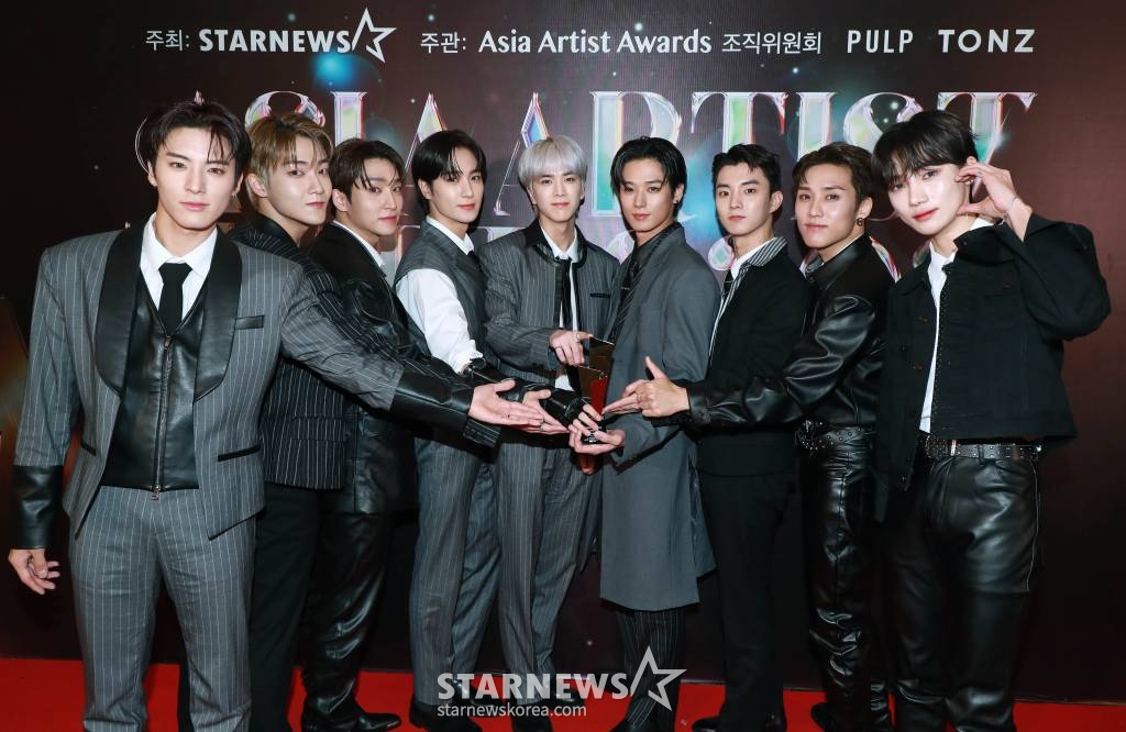 그룹 더보이즈가 14일 필리핀 아레나에서 열린 '2023 아시아 아티스트 어워즈 인 필리핀'(2023 Asia Artist Awards IN THE PHILIPPINES, 이하 '2023 AAA')에서 AAA 베스트 아티스트 상을 수상한 뒤 포즈를 취하고 있다.  '2023 AAA'는 스타뉴스가 주최하고 Asia Artist Awards 조직위원회, TONZ 엔터테인먼트, PULP Live World가 공동 주관한다. 그룹 아이브(IVE) 장원영, 가수 강다니엘, 그룹 제로베이스원 성한빈이 MC를 맡았다. 2023.12.14 /사진=이동훈