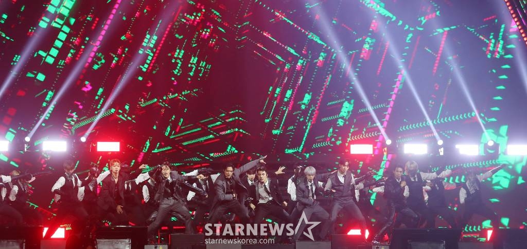 그룹 더보이즈가 14일 필리핀 아레나에서 열린 '2023 아시아 아티스트 어워즈 인 필리핀'(2023 Asia Artist Awards IN THE PHILIPPINES, 이하 '2023 AAA')에서 멋진 무대를 선보이고 있다.  '2023 AAA'는 스타뉴스가 주최하고 Asia Artist Awards 조직위원회, TONZ 엔터테인먼트, PULP Live World가 공동 주관한다. 그룹 아이브(IVE) 장원영, 가수 강다니엘, 그룹 제로베이스원 성한빈이 MC를 맡았다. 2023.12.14 /사진=김창현
