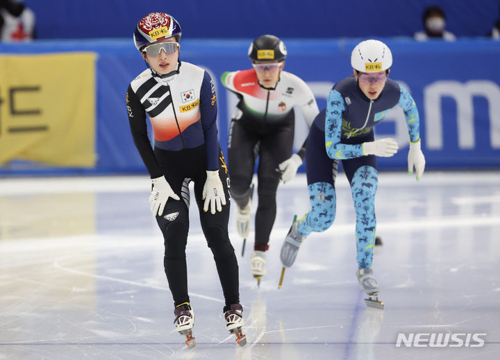 1위로 결승선을 통과한 김길리(가장 왼쪽). /사진=뉴시스